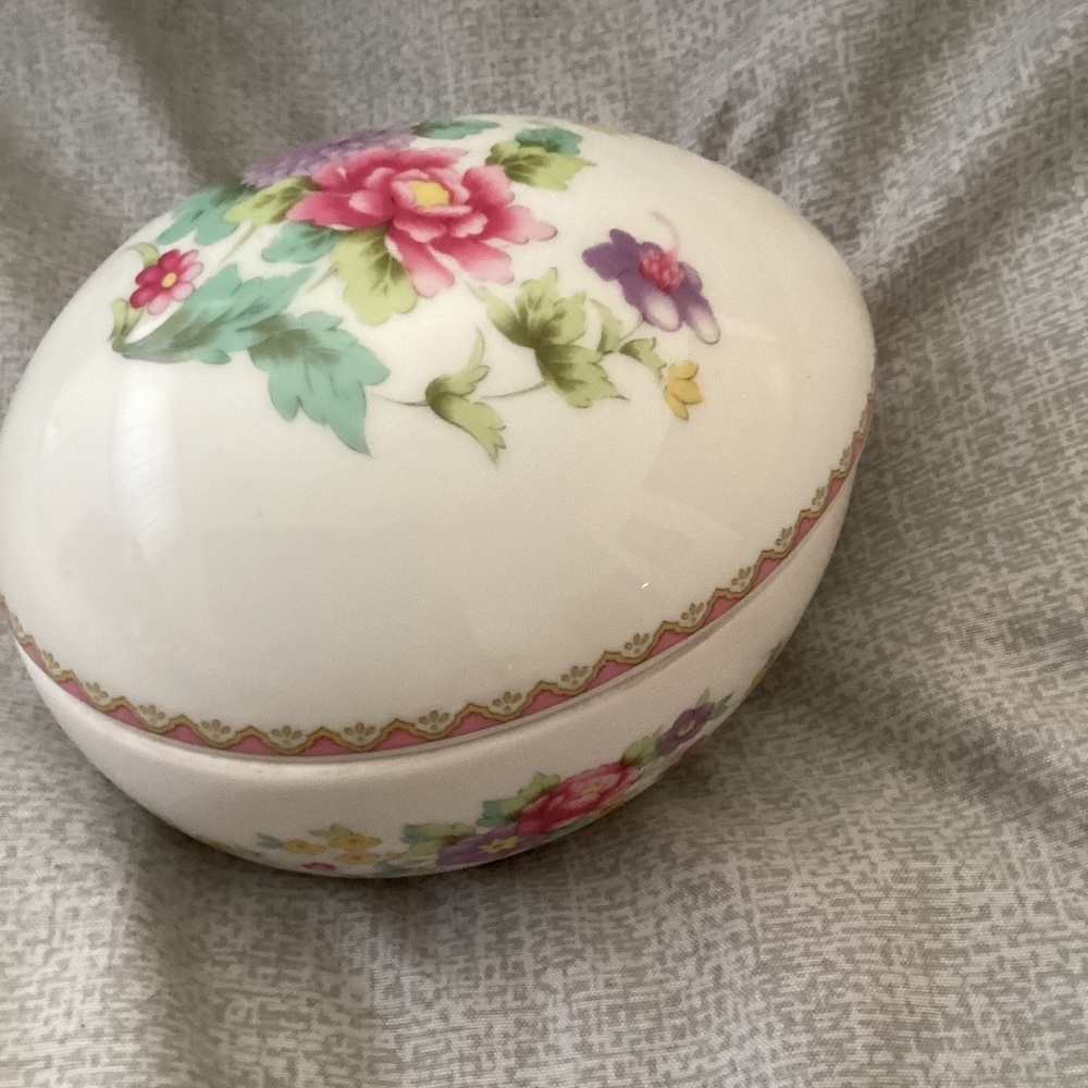Vintage MIKASA  Floral Egg Trinket Box Bone China  Made Japan Rare